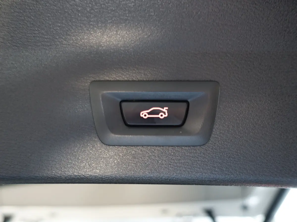 sDrive18i High Executive Aut- Leder Interieur, Stoelverwarming, Sfeerverlichting, Park Assist, Xenon Led, Privacy Glass
