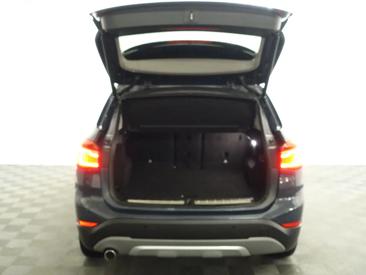 1.6D X-Line High Executive- Xenon Led, Sport leder Interieur, Camera, Dynamic Select, Sfeerverlichting