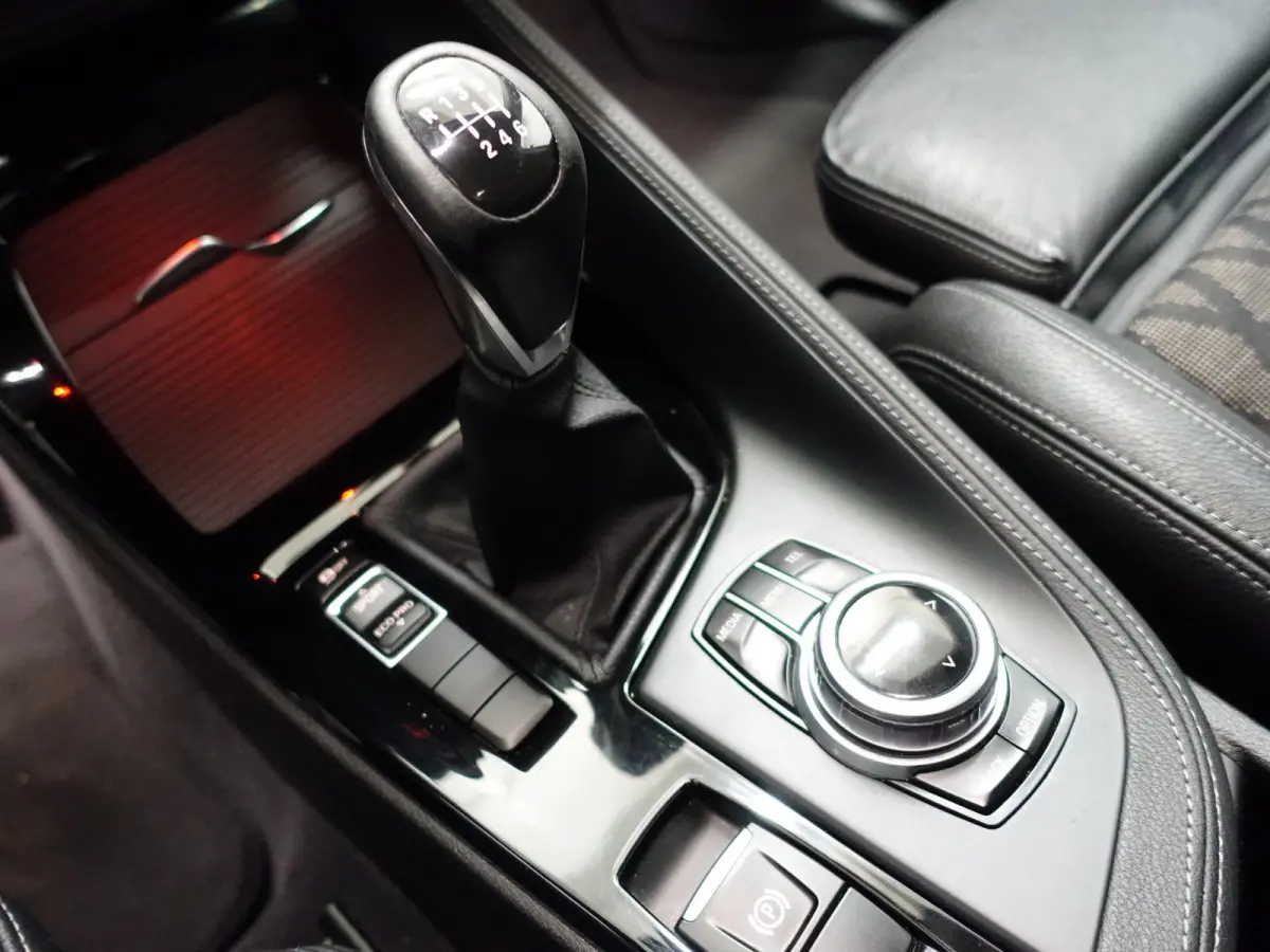 1.6D X-Line High Executive- Xenon Led, Sport leder Interieur, Camera, Dynamic Select, Sfeerverlichting