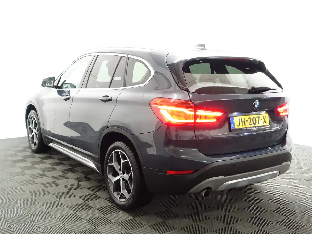 1.6D X-Line High Executive- Xenon Led, Sport leder Interieur, Camera, Dynamic Select, Sfeerverlichting