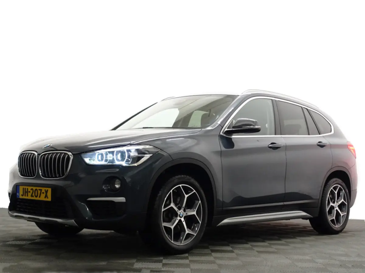 1.6D X-Line High Executive- Xenon Led, Sport leder Interieur, Camera, Dynamic Select, Sfeerverlichting