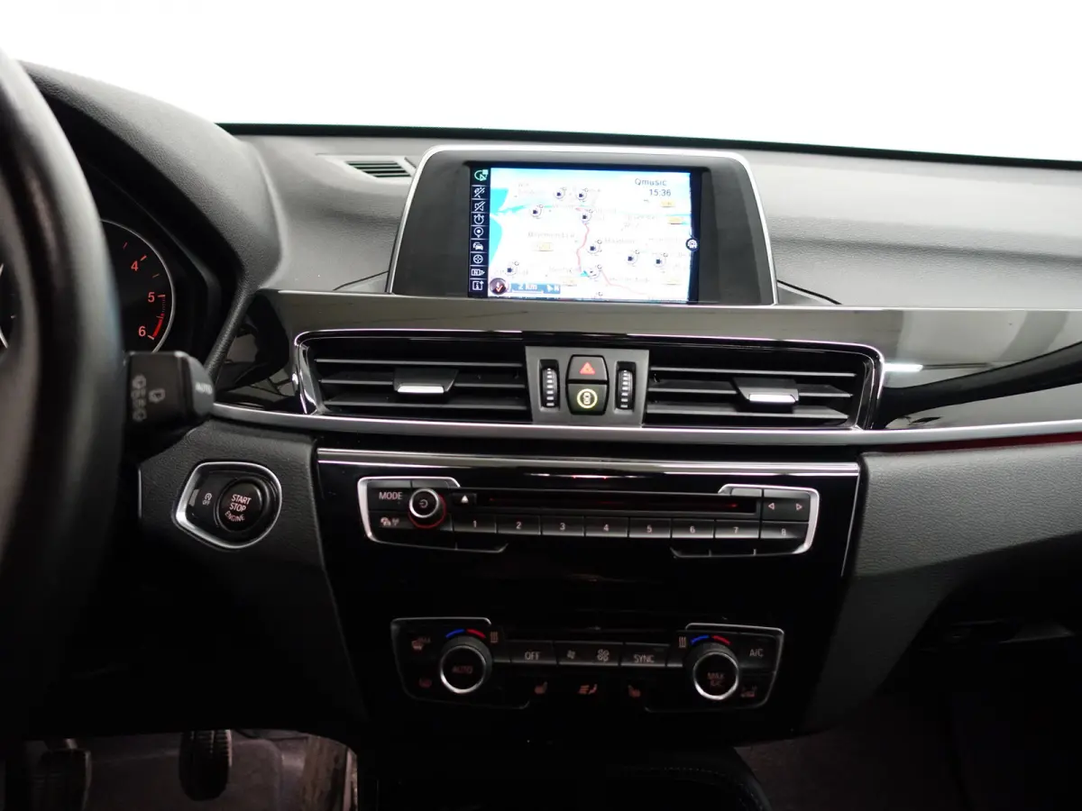 1.6D X-Line High Executive- Xenon Led, Sport leder Interieur, Camera, Dynamic Select, Sfeerverlichting