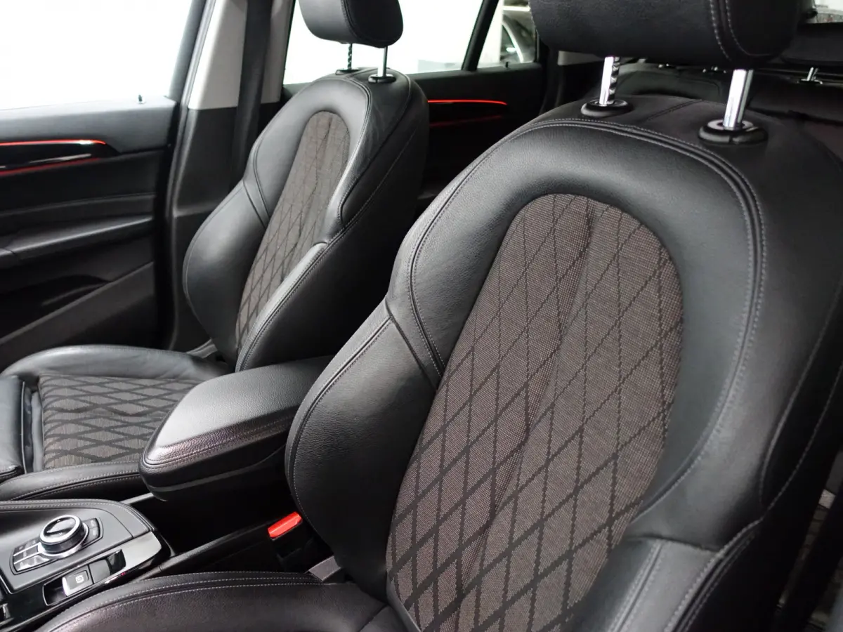 1.6D X-Line High Executive- Xenon Led, Sport leder Interieur, Camera, Dynamic Select, Sfeerverlichting