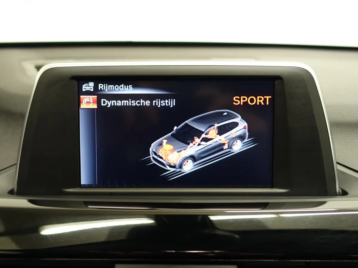 1.6D X-Line High Executive- Xenon Led, Sport leder Interieur, Camera, Dynamic Select, Sfeerverlichting