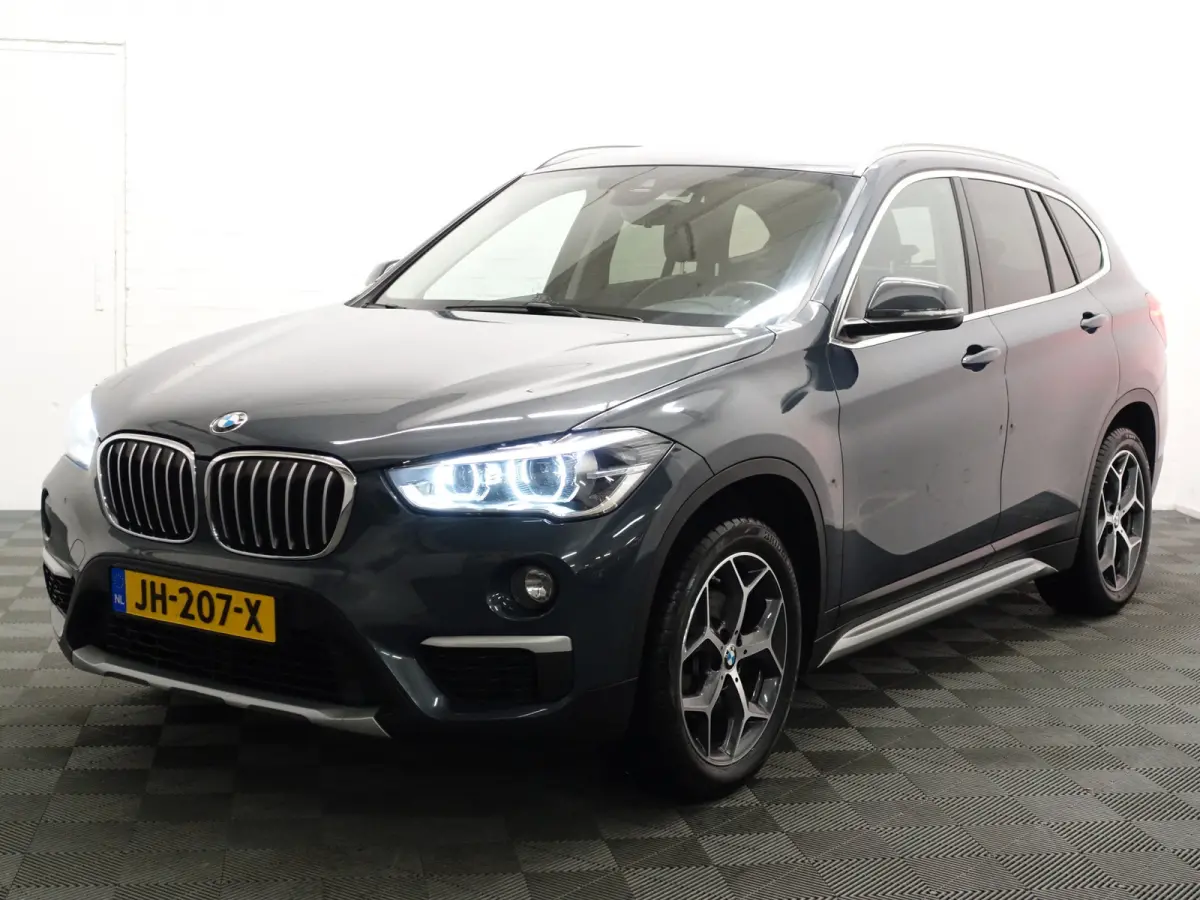 1.6D X-Line High Executive- Xenon Led, Sport leder Interieur, Camera, Dynamic Select, Sfeerverlichting
