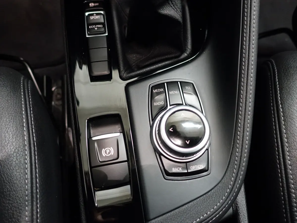 1.6D X-Line High Executive- Xenon Led, Sport leder Interieur, Camera, Dynamic Select, Sfeerverlichting