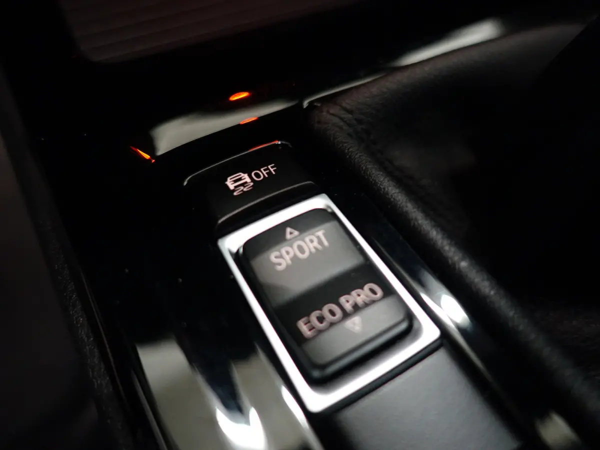 1.6D X-Line High Executive- Xenon Led, Sport leder Interieur, Camera, Dynamic Select, Sfeerverlichting