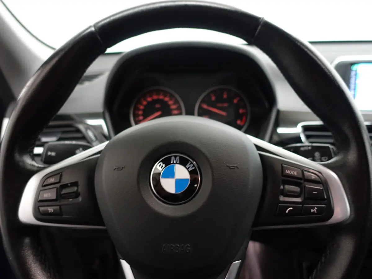 1.6D X-Line High Executive- Xenon Led, Sport leder Interieur, Camera, Dynamic Select, Sfeerverlichting
