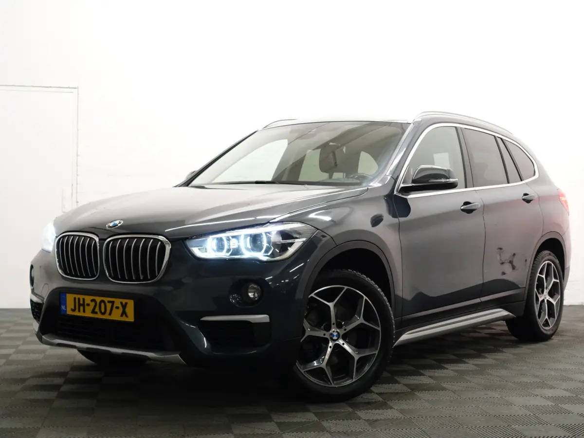 1.6D X-Line High Executive- Xenon Led, Sport leder Interieur, Camera, Dynamic Select, Sfeerverlichting