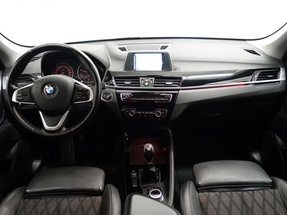 1.6D X-Line High Executive- Xenon Led, Sport leder Interieur, Camera, Dynamic Select, Sfeerverlichting
