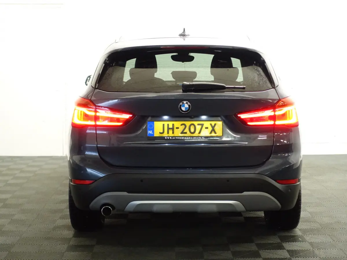 1.6D X-Line High Executive- Xenon Led, Sport leder Interieur, Camera, Dynamic Select, Sfeerverlichting