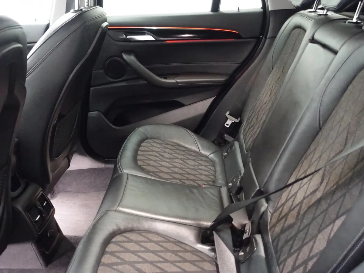 1.6D X-Line High Executive- Xenon Led, Sport leder Interieur, Camera, Dynamic Select, Sfeerverlichting