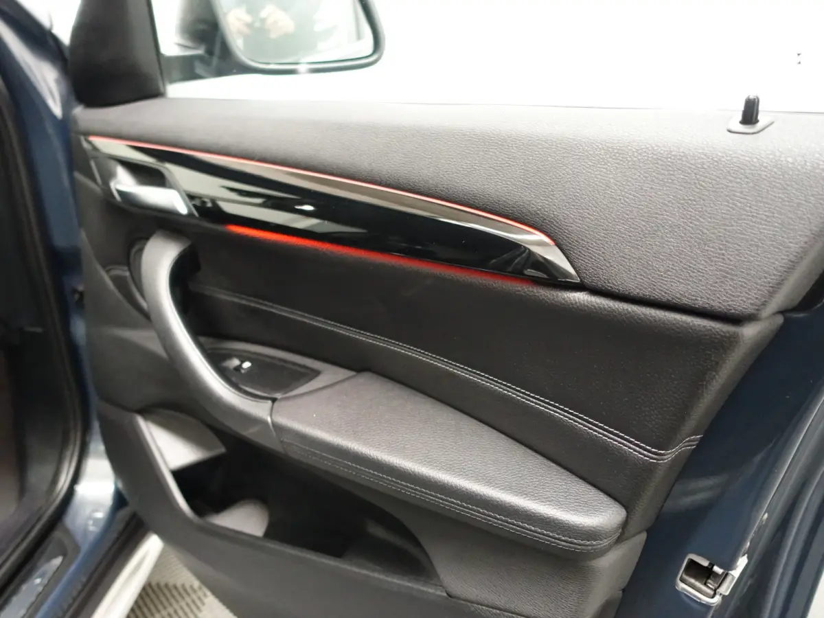 1.6D X-Line High Executive- Xenon Led, Sport leder Interieur, Camera, Dynamic Select, Sfeerverlichting