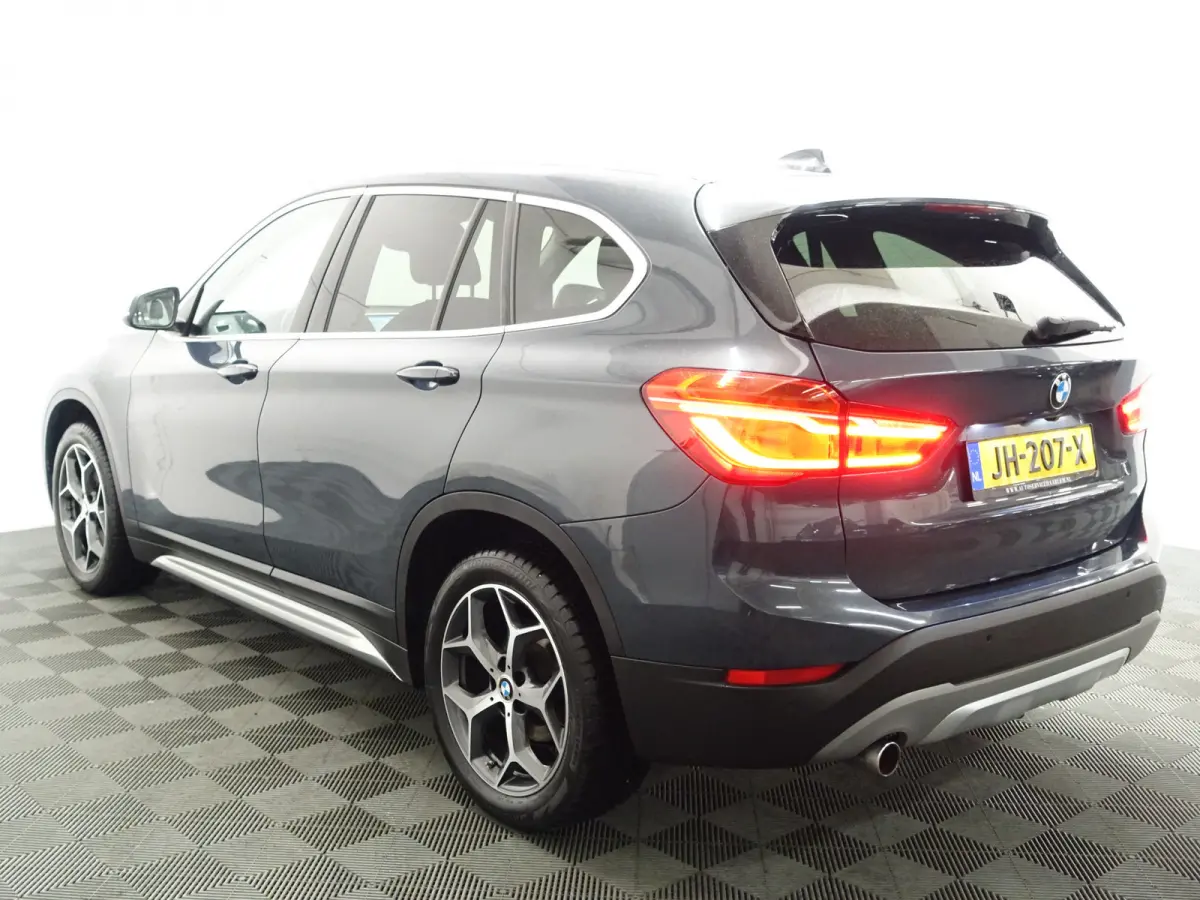 1.6D X-Line High Executive- Xenon Led, Sport leder Interieur, Camera, Dynamic Select, Sfeerverlichting