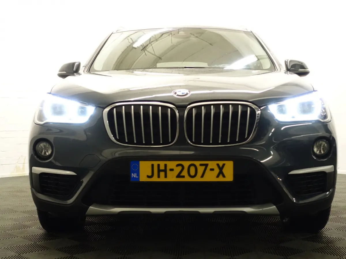 1.6D X-Line High Executive- Xenon Led, Sport leder Interieur, Camera, Dynamic Select, Sfeerverlichting