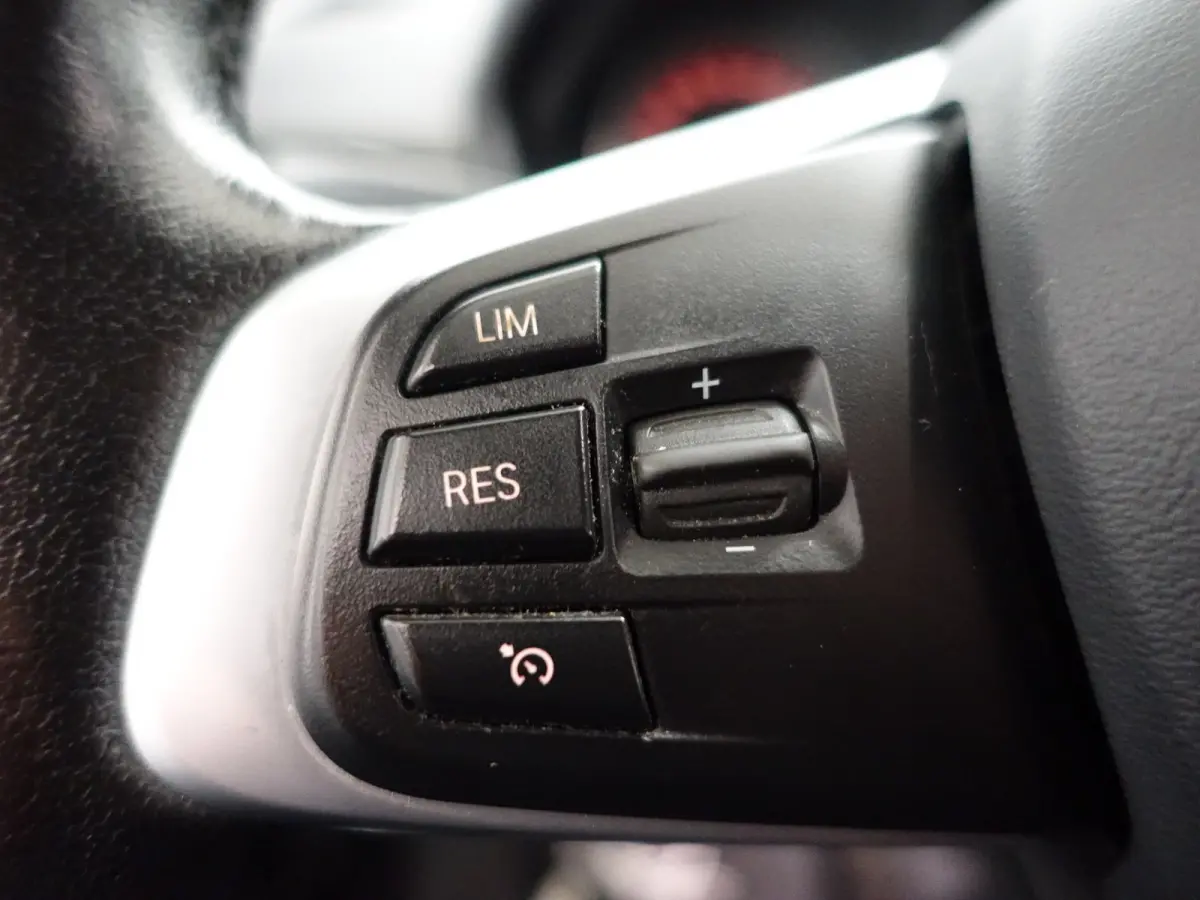 1.6D X-Line High Executive- Xenon Led, Sport leder Interieur, Camera, Dynamic Select, Sfeerverlichting