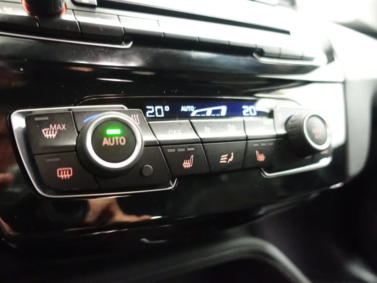 1.6D X-Line High Executive- Xenon Led, Sport leder Interieur, Camera, Dynamic Select, Sfeerverlichting