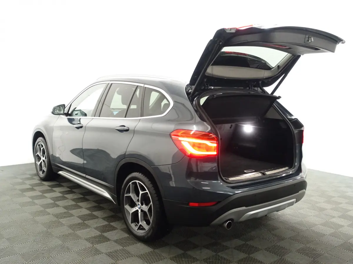 1.6D X-Line High Executive- Xenon Led, Sport leder Interieur, Camera, Dynamic Select, Sfeerverlichting