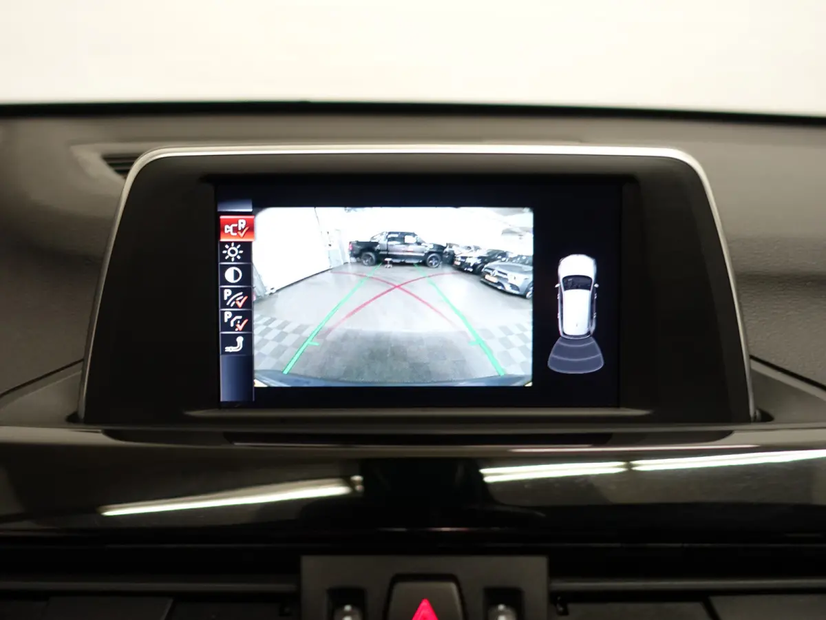 1.6D X-Line High Executive- Xenon Led, Sport leder Interieur, Camera, Dynamic Select, Sfeerverlichting