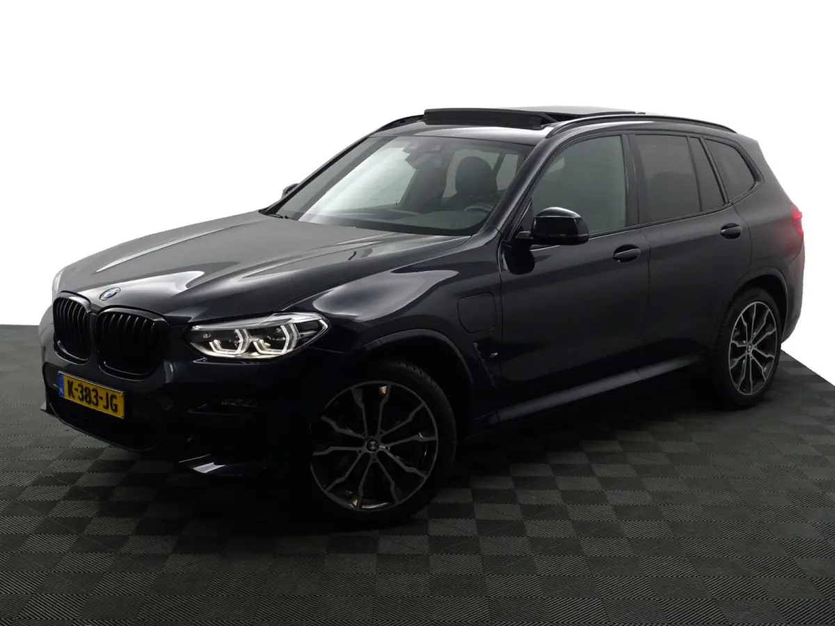 xDrive30e eDrive M Sport Shadowline Aut- Panoramadak, Sfeerverlichting, Carplay, Android Auto, Standkachel