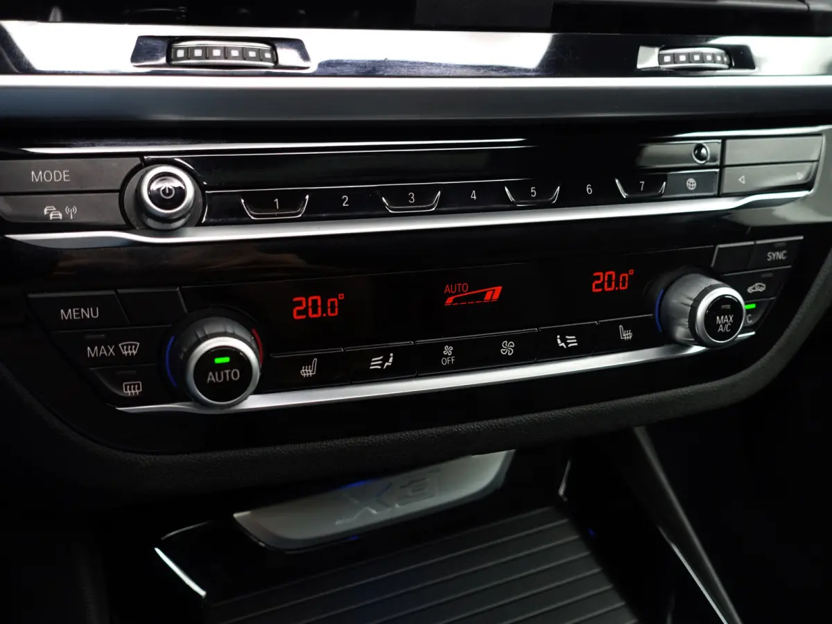 xDrive30e eDrive M Sport Shadowline Aut- Panoramadak, Sfeerverlichting, Carplay, Android Auto, Standkachel