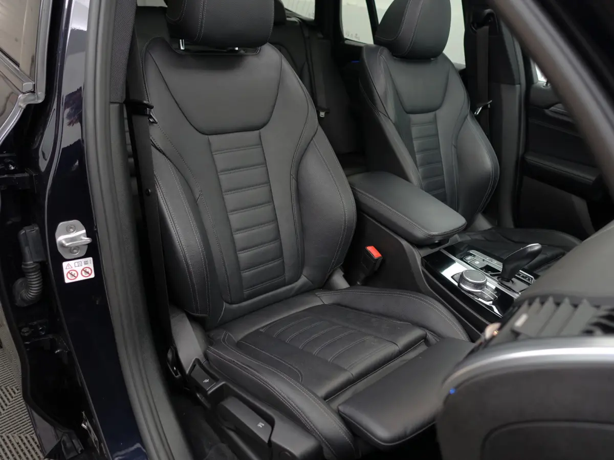 xDrive30e eDrive M Sport Shadowline Aut- Panoramadak, Sfeerverlichting, Carplay, Android Auto, Standkachel