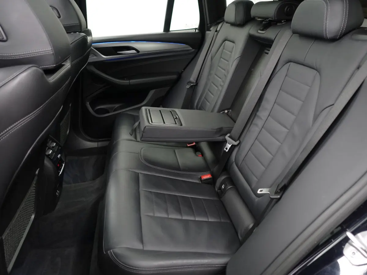 xDrive30e eDrive M Sport Shadowline Aut- Panoramadak, Sfeerverlichting, Carplay, Android Auto, Standkachel