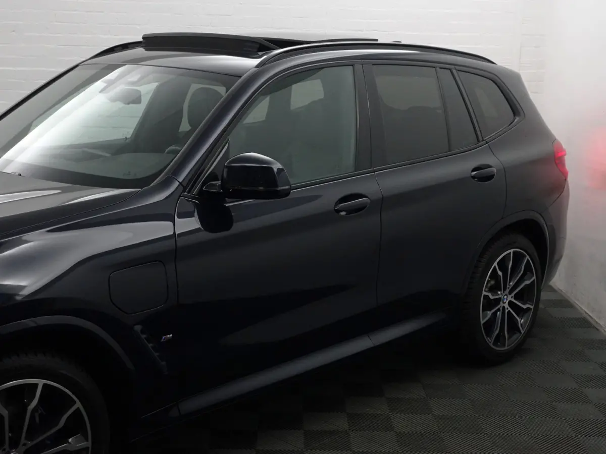 xDrive30e eDrive M Sport Shadowline Aut- Panoramadak, Sfeerverlichting, Carplay, Android Auto, Standkachel