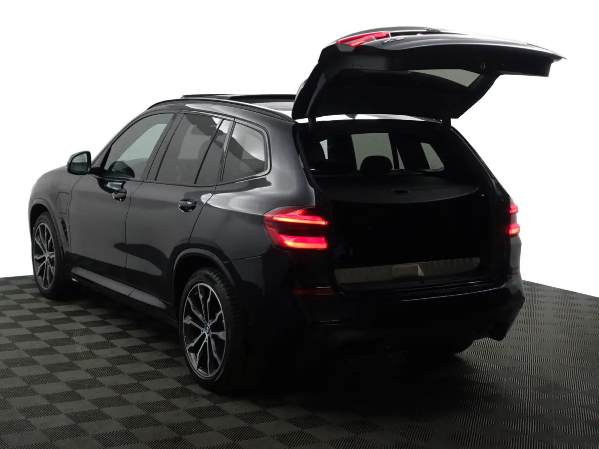 xDrive30e eDrive M Sport Shadowline Aut- Panoramadak, Sfeerverlichting, Carplay, Android Auto, Standkachel