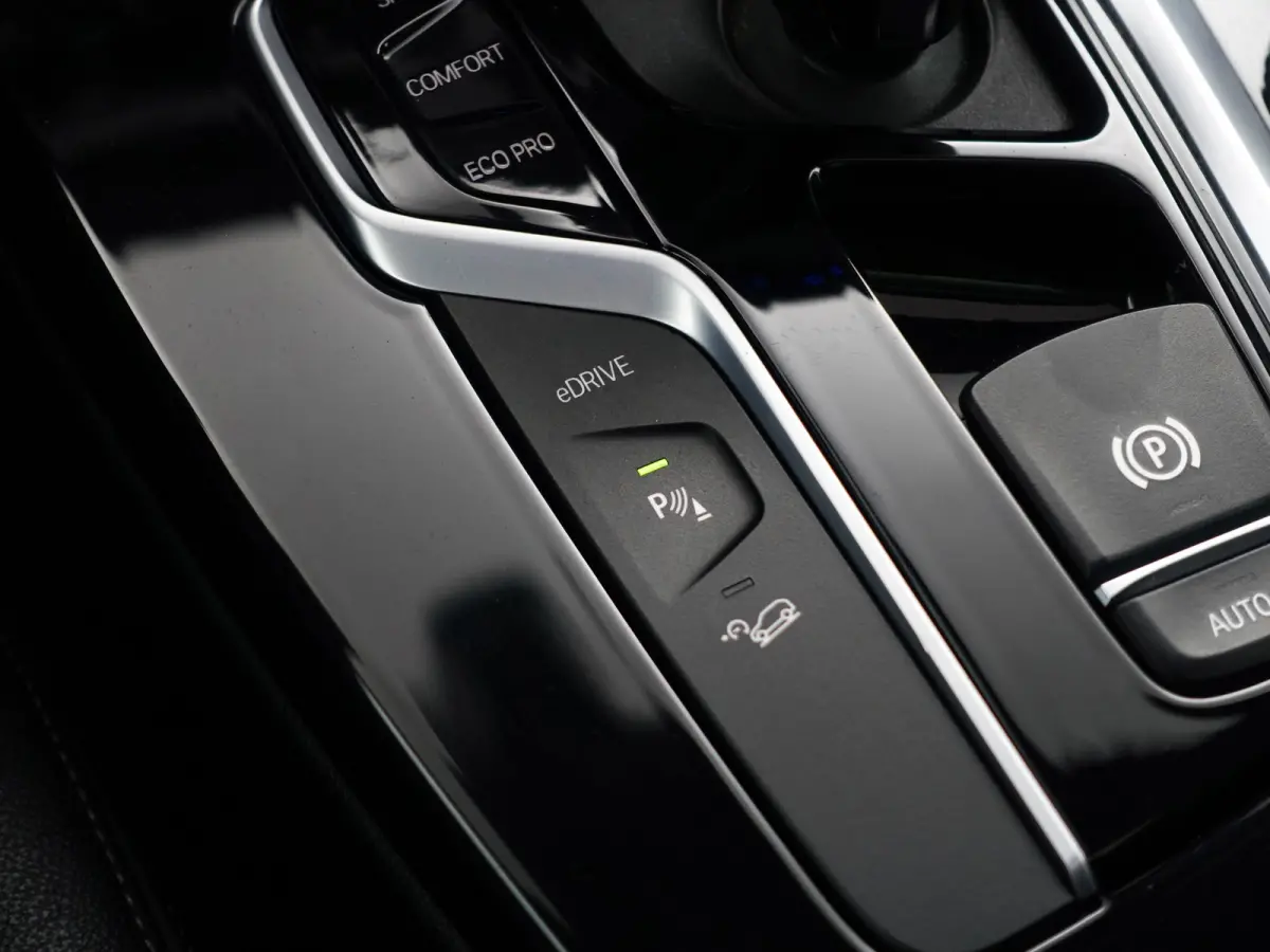 xDrive30e eDrive M Sport Shadowline Aut- Panoramadak, Sfeerverlichting, Carplay, Android Auto, Standkachel