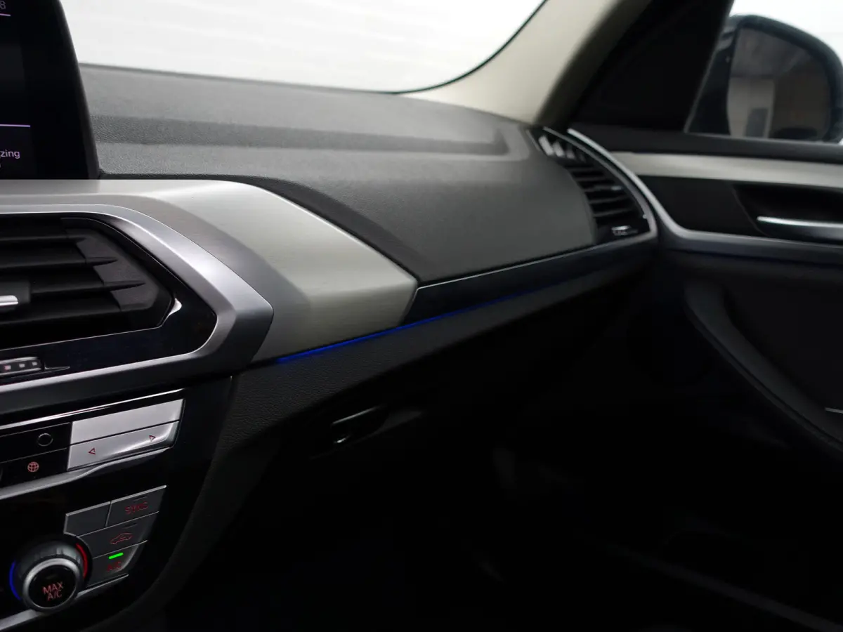 xDrive30e High Executive Aut- Panoramadak, Stuur/Stoelverwarming, Sfeerverlichting, Standkachel, Sport Interieur