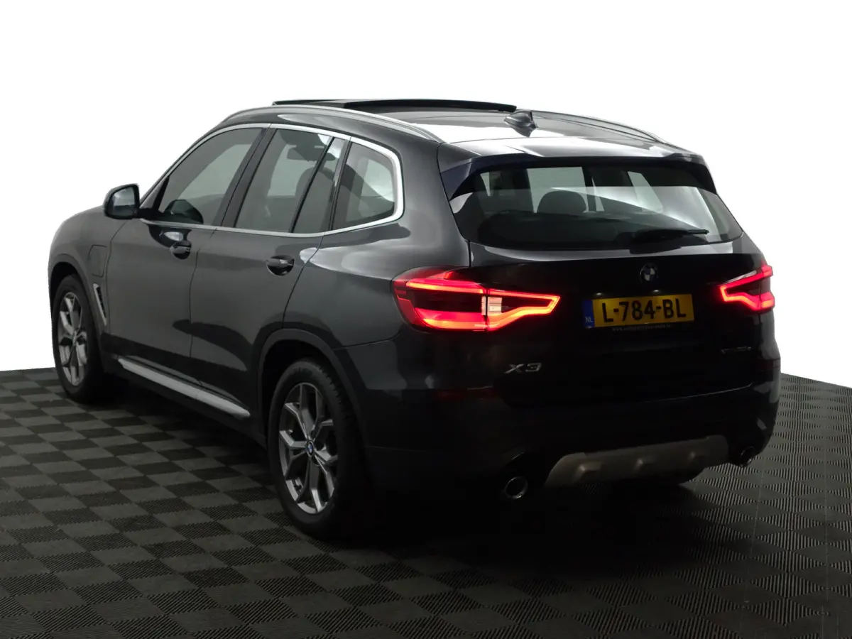 xDrive30e High Executive Aut- Panoramadak, Stuur/Stoelverwarming, Sfeerverlichting, Standkachel, Sport Interieur