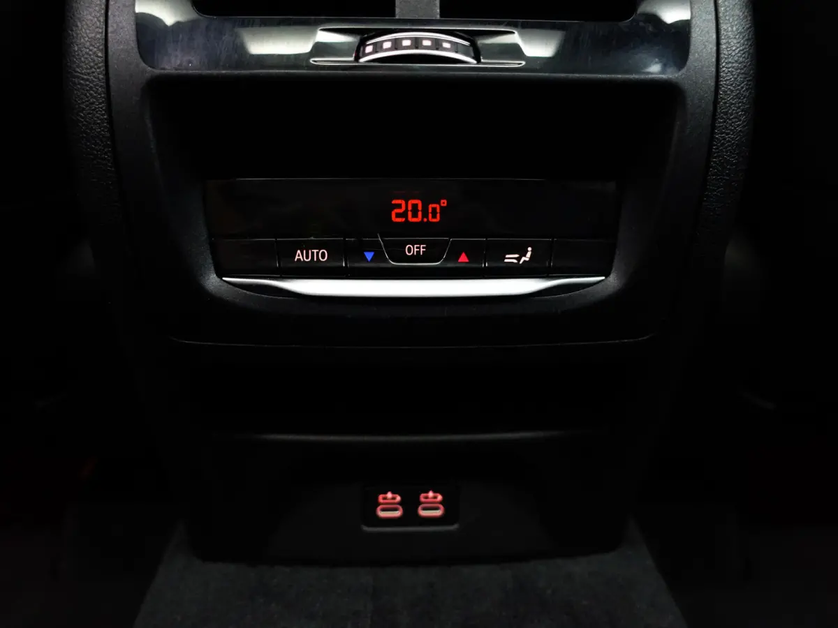 xDrive30e High Executive Aut- Panoramadak, Stuur/Stoelverwarming, Sfeerverlichting, Standkachel, Sport Interieur