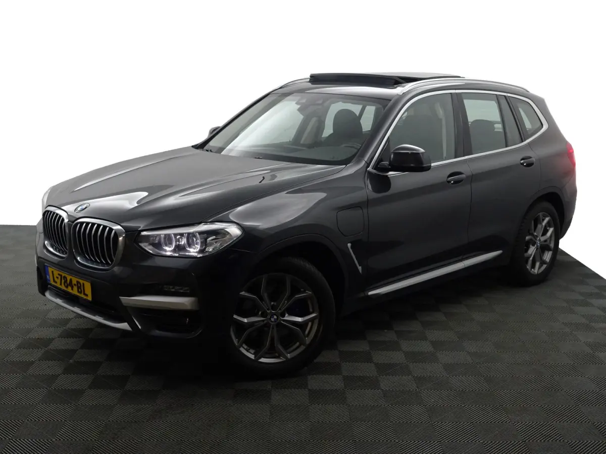 xDrive30e High Executive Aut- Panoramadak, Stuur/Stoelverwarming, Sfeerverlichting, Standkachel, Sport Interieur