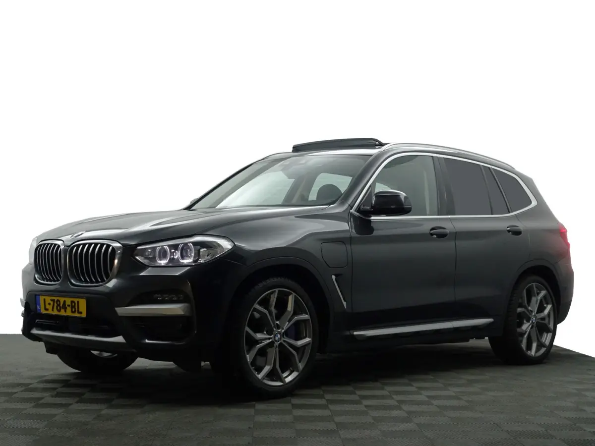 xDrive30e High Executive Aut- Panoramadak, Stuur/Stoelverwarming, Sfeerverlichting, Standkachel, Sport Interieur