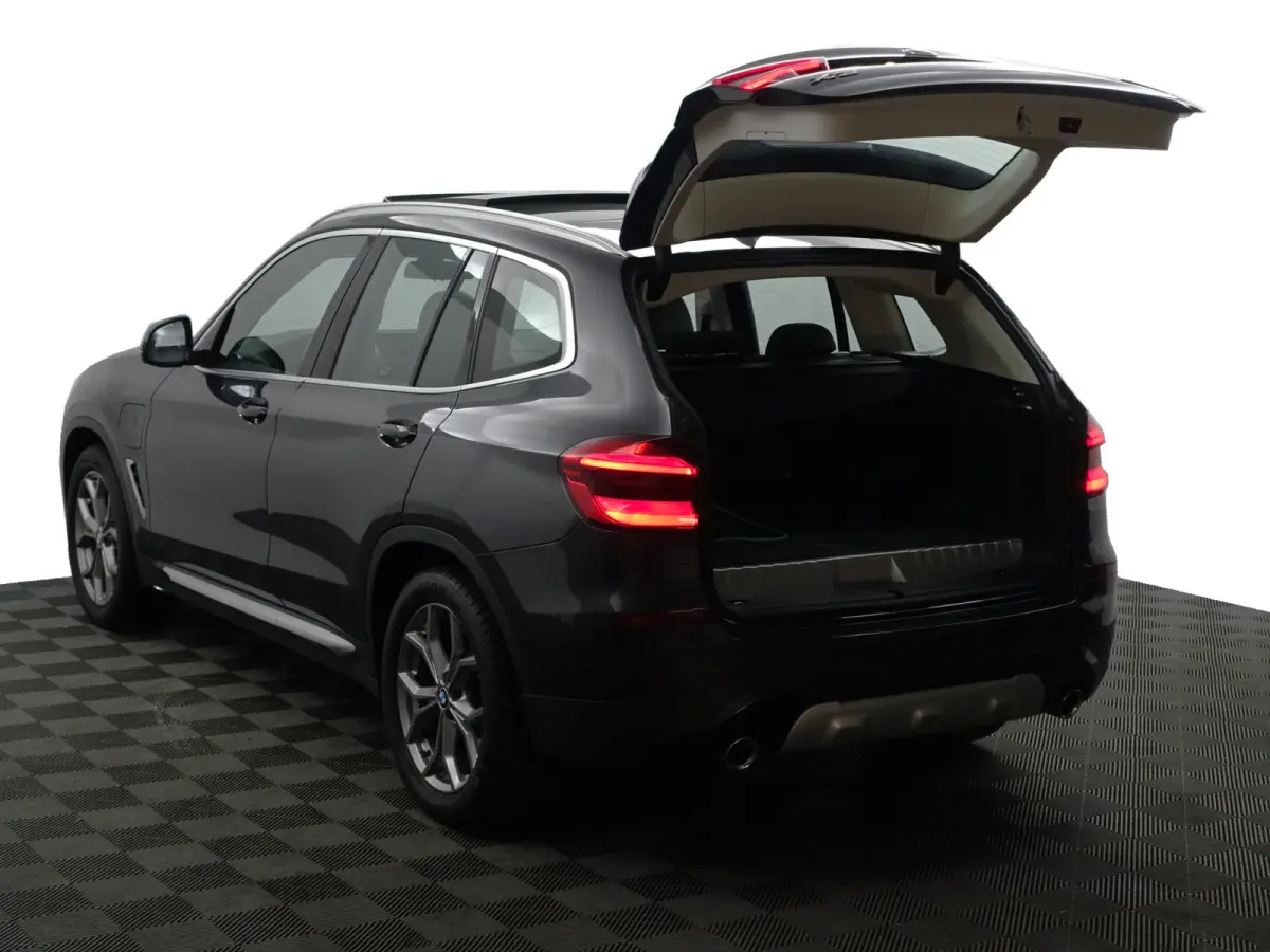 xDrive30e High Executive Aut- Panoramadak, Stuur/Stoelverwarming, Sfeerverlichting, Standkachel, Sport Interieur
