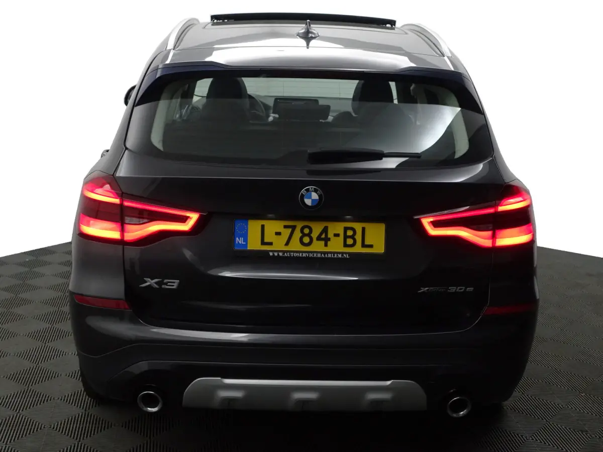 xDrive30e High Executive Aut- Panoramadak, Stuur/Stoelverwarming, Sfeerverlichting, Standkachel, Sport Interieur