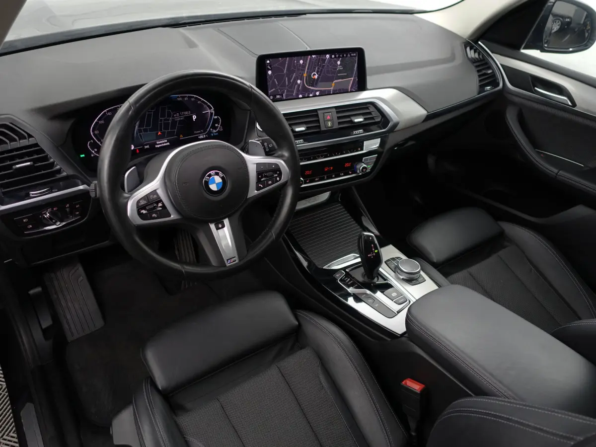 xDrive30e High Executive Aut- Panoramadak, Stuur/Stoelverwarming, Sfeerverlichting, Standkachel, Sport Interieur
