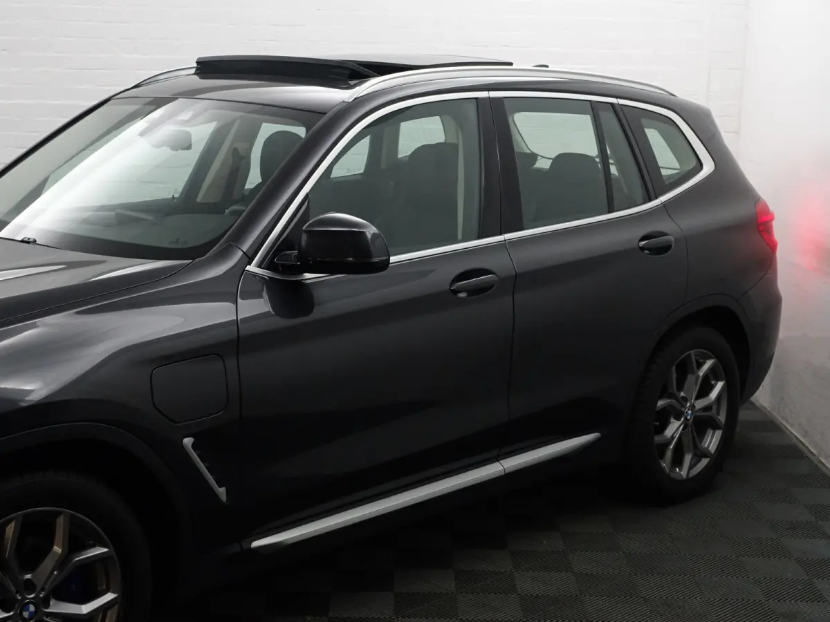 xDrive30e High Executive Aut- Panoramadak, Stuur/Stoelverwarming, Sfeerverlichting, Standkachel, Sport Interieur