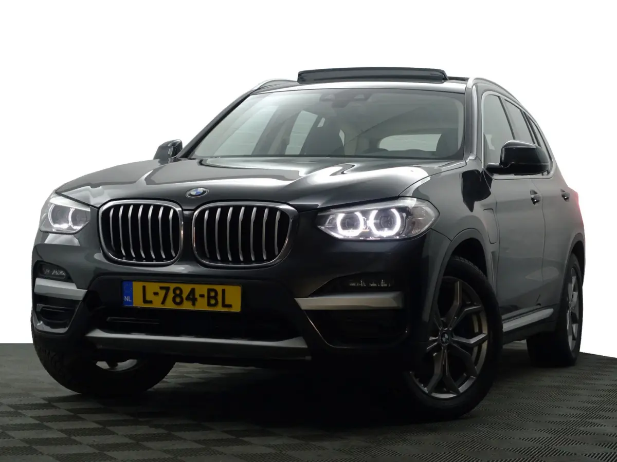 xDrive30e High Executive Aut- Panoramadak, Stuur/Stoelverwarming, Sfeerverlichting, Standkachel, Sport Interieur