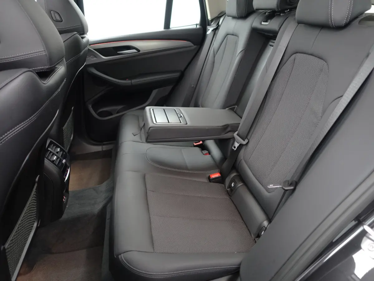 xDrive30e High Executive Aut- Panoramadak, Stuur/Stoelverwarming, Sfeerverlichting, Standkachel, Sport Interieur
