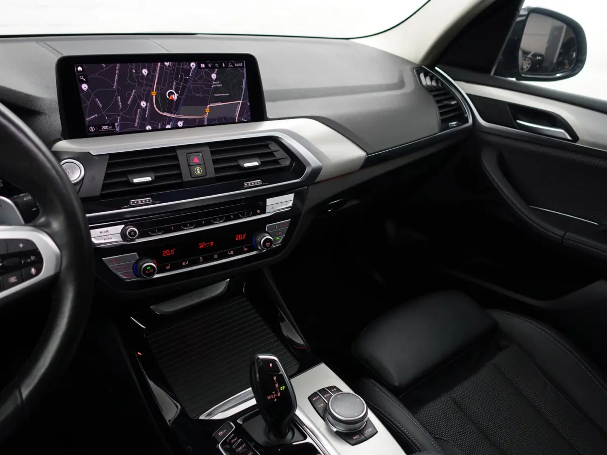 xDrive30e High Executive Aut- Panoramadak, Stuur/Stoelverwarming, Sfeerverlichting, Standkachel, Sport Interieur