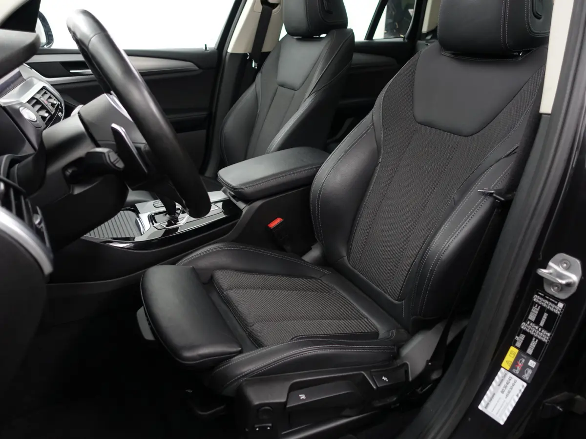 xDrive30e High Executive Aut- Panoramadak, Stuur/Stoelverwarming, Sfeerverlichting, Standkachel, Sport Interieur