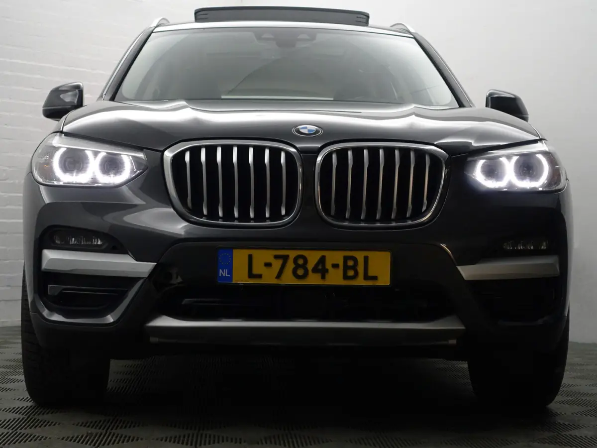 xDrive30e High Executive Aut- Panoramadak, Stuur/Stoelverwarming, Sfeerverlichting, Standkachel, Sport Interieur