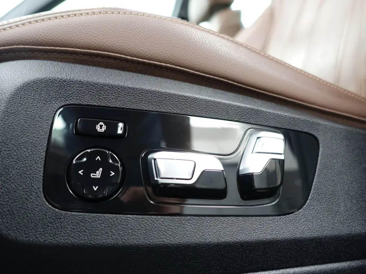 xDrive45e M Sport Shadowline Aut- Panoramadak, Memory Seats, Sfeerverlichting, Virtual Cockpit, Park Pilot, Xenon Led