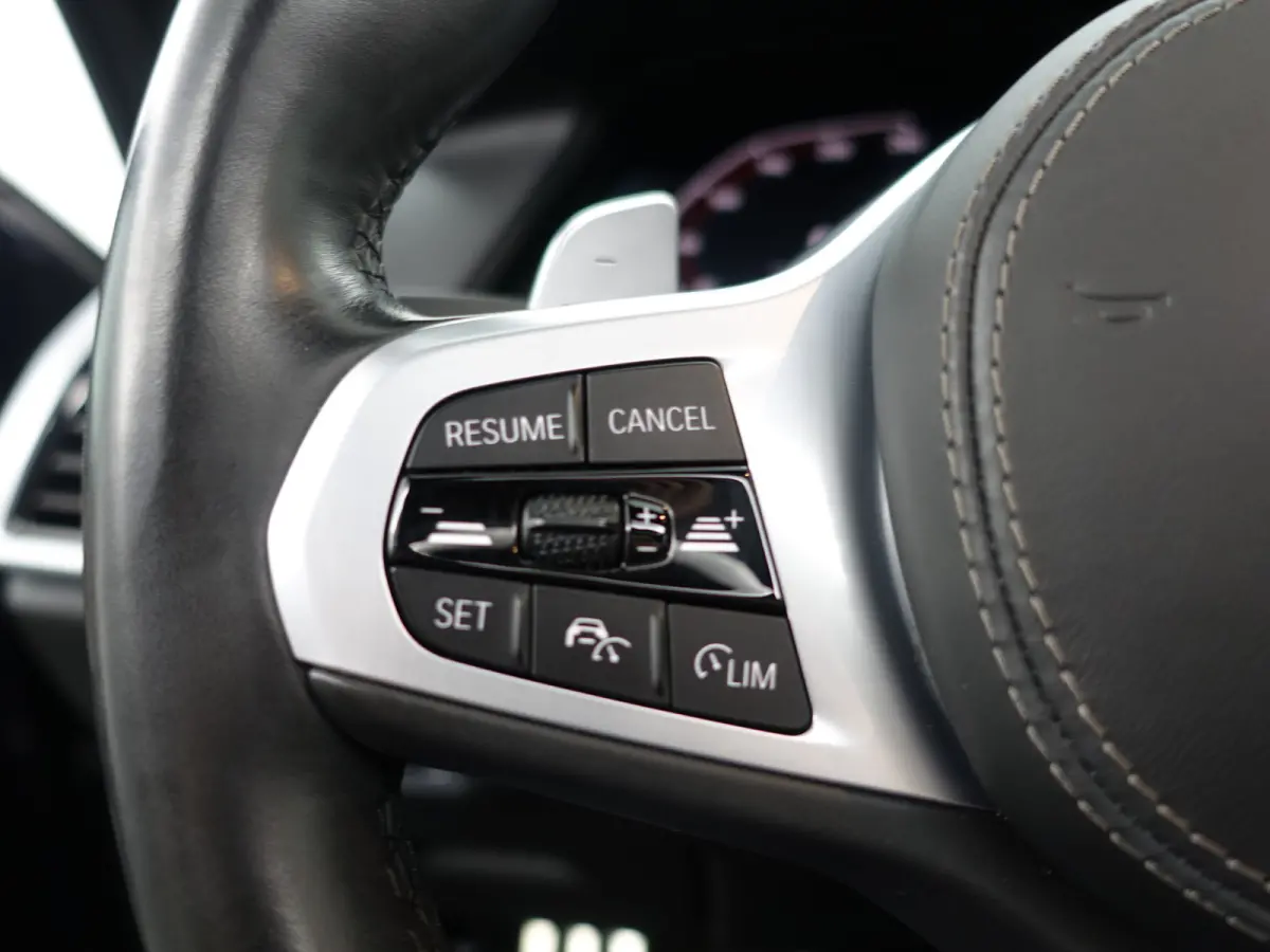 xDrive45e M Sport Shadowline Aut- Panoramadak, Memory Seats, Sfeerverlichting, Virtual Cockpit, Park Pilot, Xenon Led