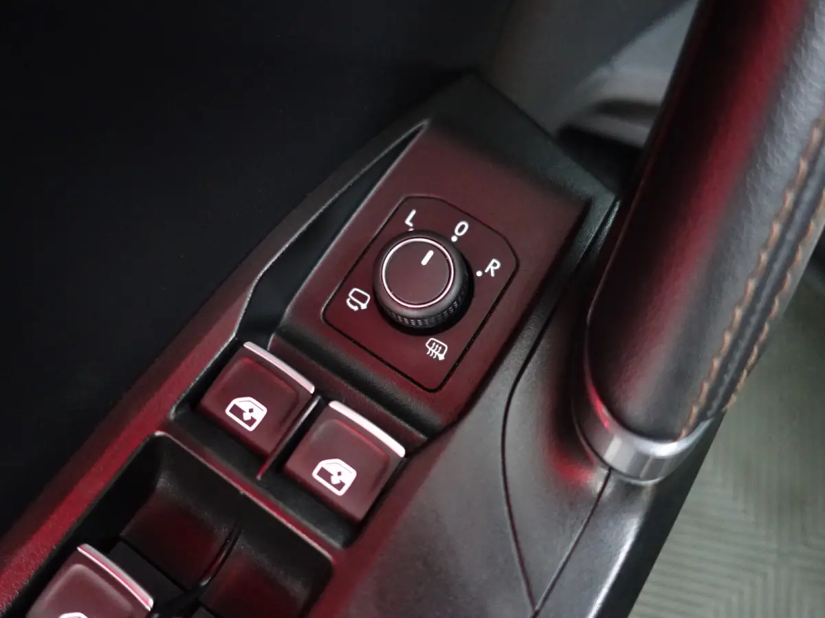 1.4 e-Hybrid VZ Black Edition Aut- Panoramadak, Performance Interieur, Stuur/Stoelverwarming, Memory Seats, Dynamic Select+