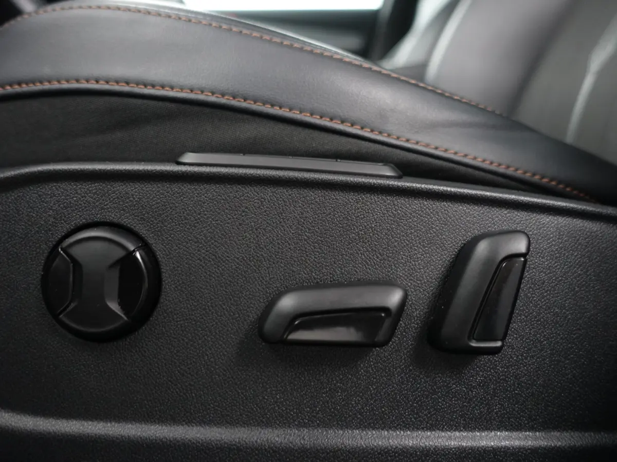 1.4 e-Hybrid VZ Black Edition Aut- Panoramadak, Performance Interieur, Stuur/Stoelverwarming, Memory Seats, Dynamic Select+