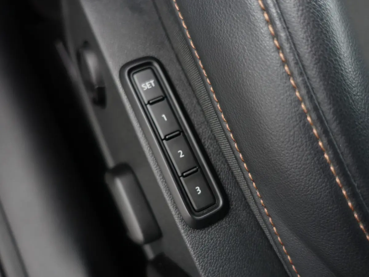 1.4 e-Hybrid VZ Black Edition Aut- Panoramadak, Performance Interieur, Stuur/Stoelverwarming, Memory Seats, Dynamic Select+