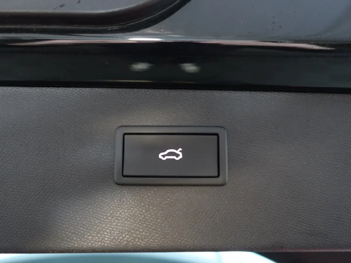 1.4 e-Hybrid VZ Black Edition Aut- Panoramadak, Performance Interieur, Stuur/Stoelverwarming, Memory Seats, Dynamic Select+